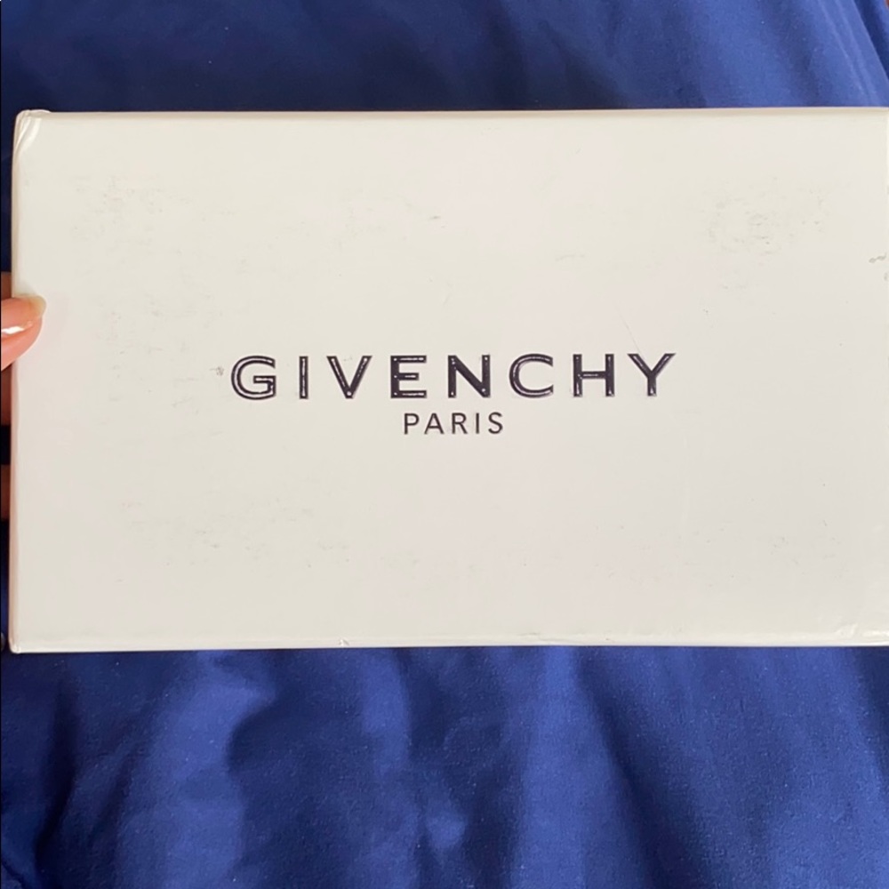 ❌SOLD❌Authentic Givenchy wallet box.